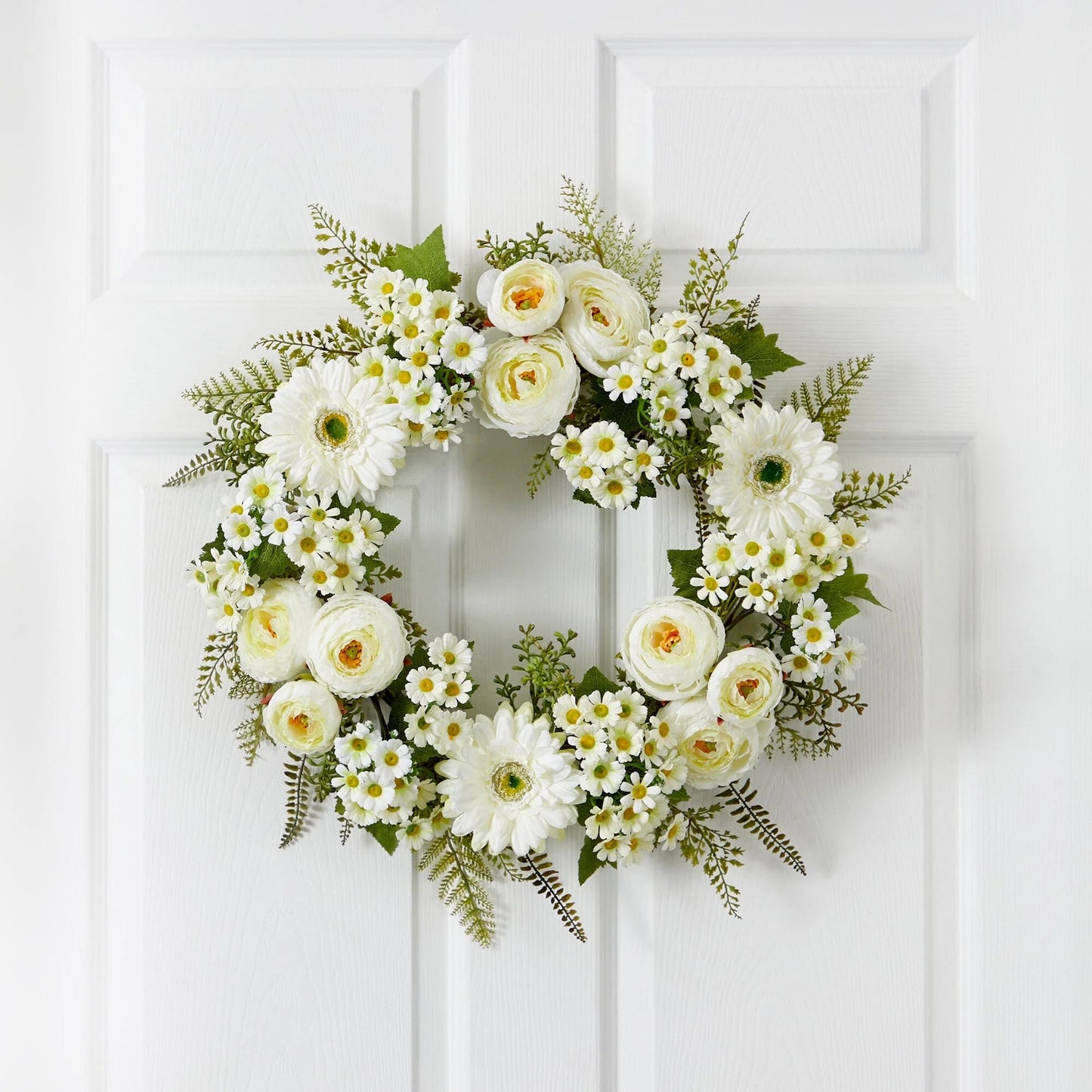 24" Mixed Daisy's and Ranunculus Wreath
