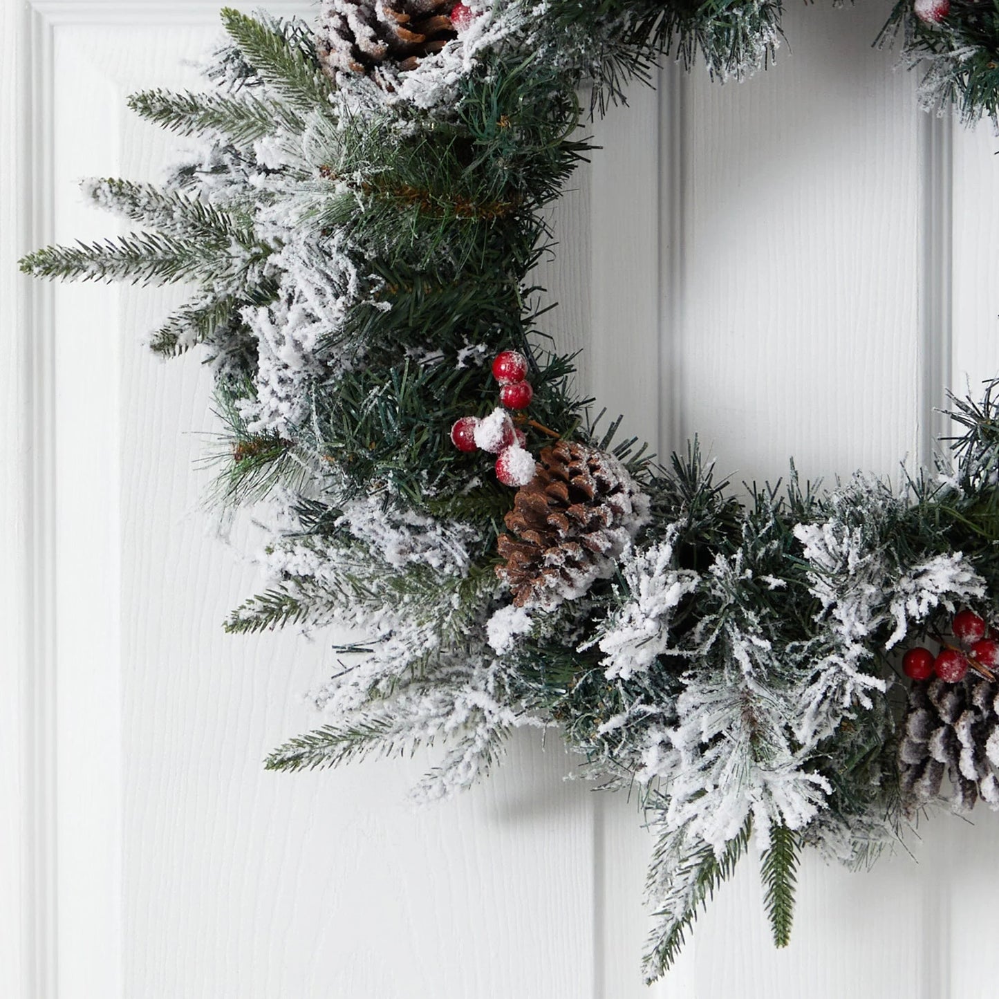 20" Flocked Wreath w/50 LEDs, Pine Cones, Berries & 130 Tips