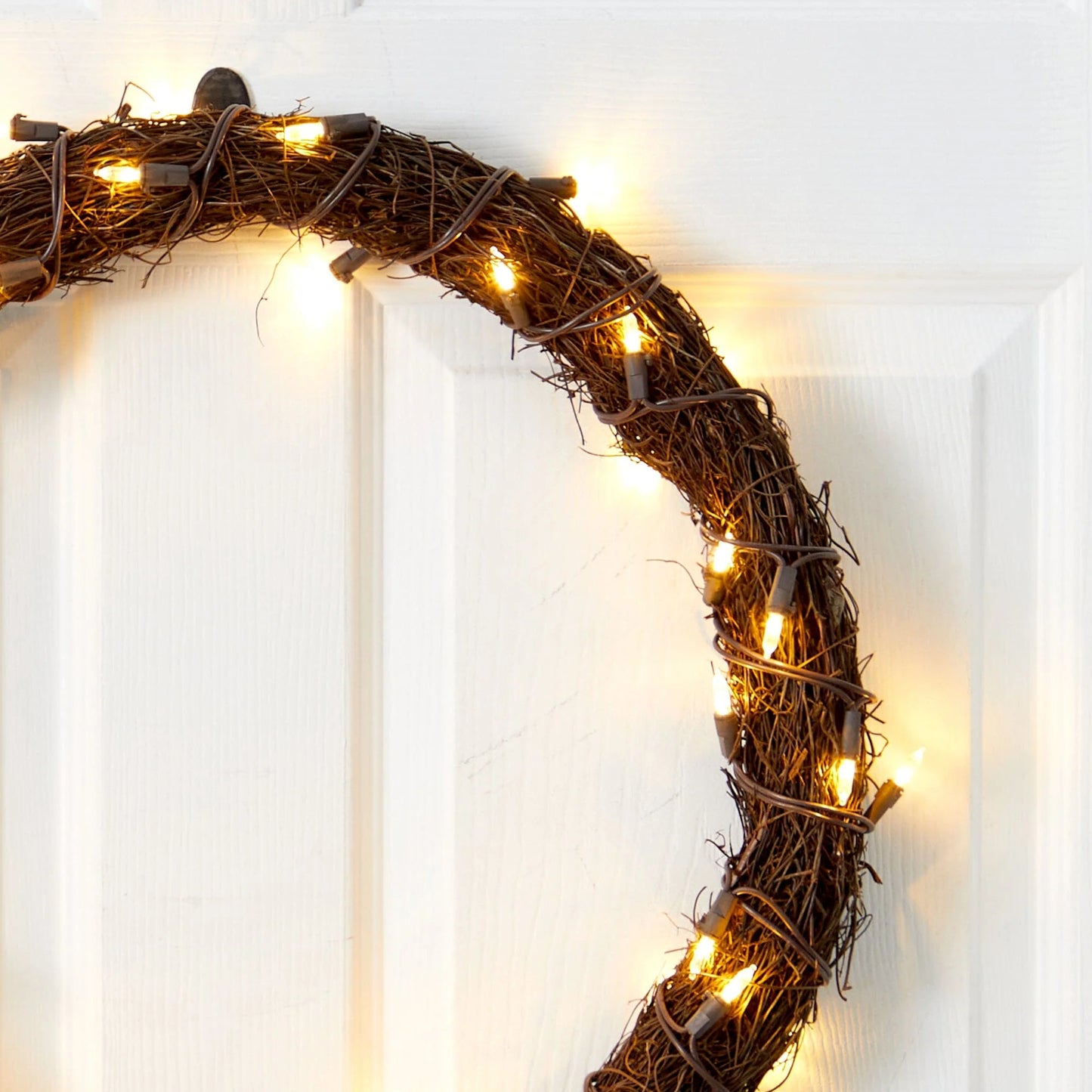 20" Vine Wreath with 50 White Warm LED Lights