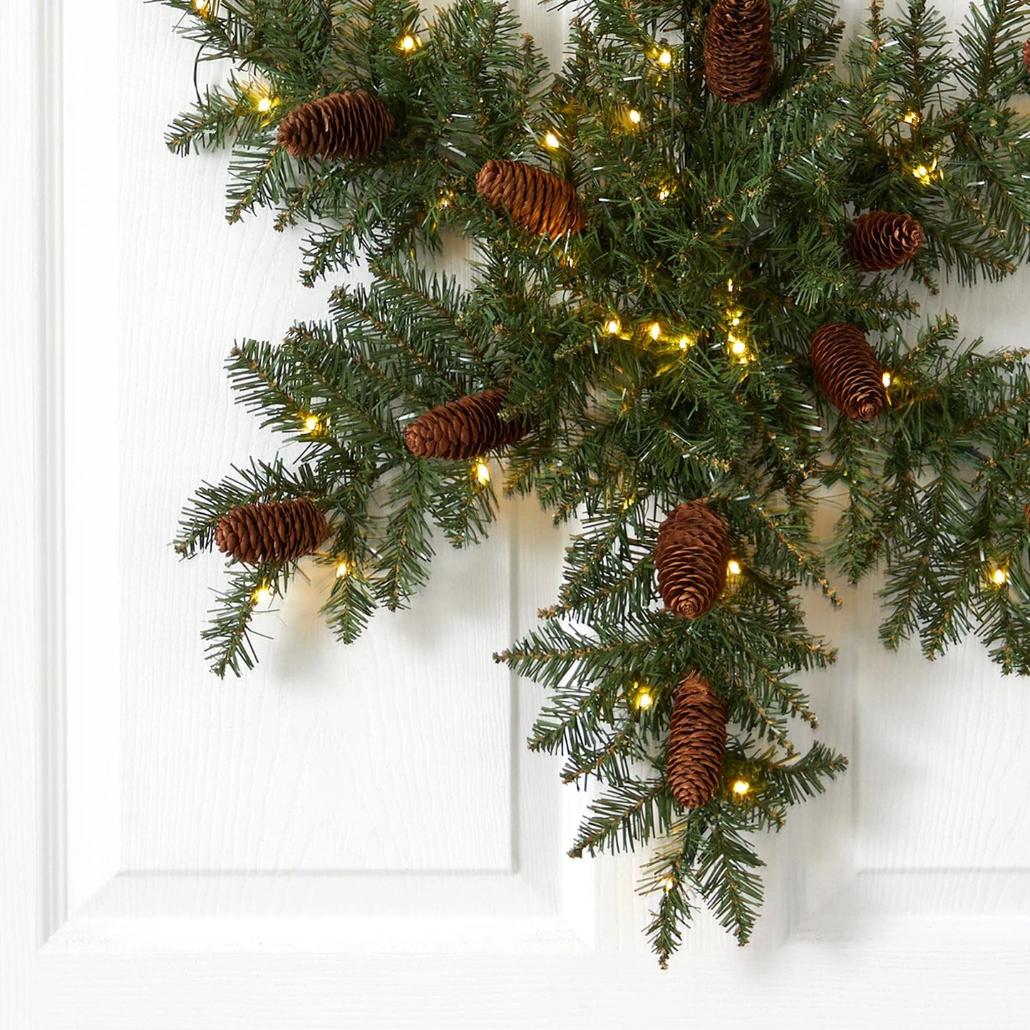 30" Pre-Lit Snowflake Wreath w/Pinecone, 40 LEDs & 120 tips